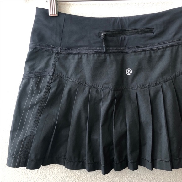 lululemon athletica Dresses & Skirts - Lululemon Run Reflective Mini Skirt Black Size 6